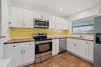 1210 SE Parkview Place, Unit #9, Stuart, FL 34994 - Photo 10