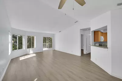 815 W Boynton Beach Boulevard, Unit #14-201, Boynton Beach, FL 33426 - Photo 4