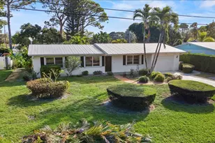 1341 SE Starfish Ln, Stuart, FL 34996 - Photo 2