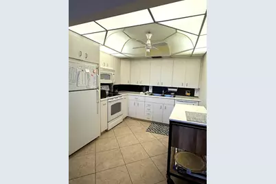 4032 Yarmouth B, Boca Raton, FL 33434 - Photo 4