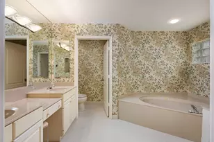 109 Golfview Ct, Palm Beach Gardens, FL 33418 - Photo 10