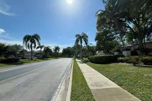 7 Amherst Ct #A, Royal Palm Beach, FL 33411 - Photo 2