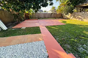 1659 Magnolia Dr Ln, West Palm Beach, FL 33417 - Photo 2