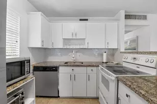 1 Valencia A, Delray Beach, FL 33446 - Photo 8