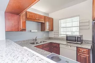 1901 Indian River Blvd Unit #205 E, Vero Beach, FL 32960 - Photo 10