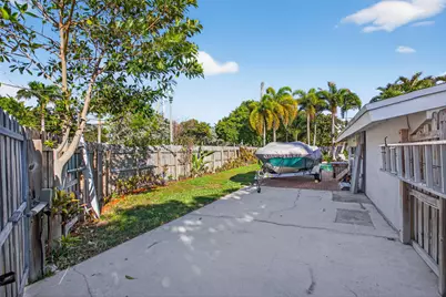 3792 NE 19th Avenue, Oakland Park, FL 33308 - Photo 10