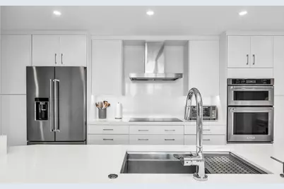 100 SE 5th Avenue, Unit #302, Boca Raton, FL 33432 - Photo 4