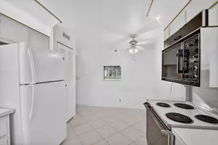 7770 Tahiti Ln, Lake Worth, FL 33467 - Photo 8