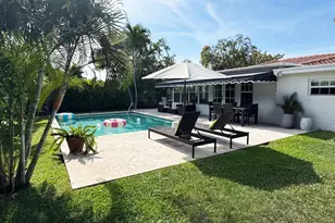 360 Alhambra Pl, West Palm Beach, FL 33405 - Photo 2