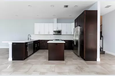 1031 NE 13th Avenue, Fort Lauderdale, FL 33304 - Photo 2