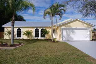 2358 SE Heathwood Cir, Port Saint Lucie, FL 34952 - Photo 1