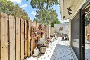 11 Meadows Dr, Boynton Beach, FL 33436 - Photo 18