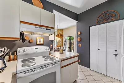 11 Meadows Drive, Boynton Beach, FL 33436 - Photo 8