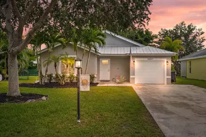 8897 SW Fishermans Wharf Drive, Stuart, FL 34997 - Photo 2