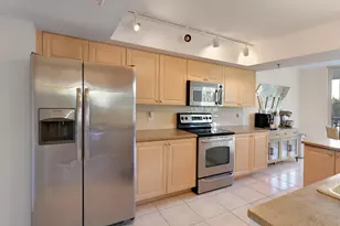 2427 Presidential Way, West Palm Beach, FL 33401 - Photo 8