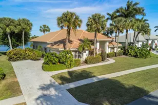 2054 Henley Pl, Wellington, FL 33414 - Photo 2