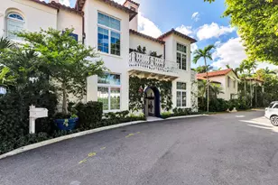 236 Phipps Plaza, Palm Beach, FL 33480 - Photo 2
