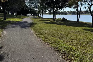 2960 Lake Osborne Dr, Lake Worth Beach, FL 33461 - Photo 18