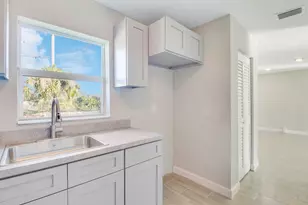 548 SW 5th St, Belle Glade, FL 33430 - Photo 8