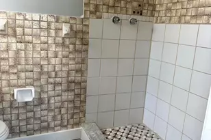 401 NW 2nd St, Hallandale Beach, FL 33009 - Photo 8