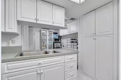 1618 Twelve Oaks Way, Unit #103, North Palm Beach, FL 33408 - Photo 14