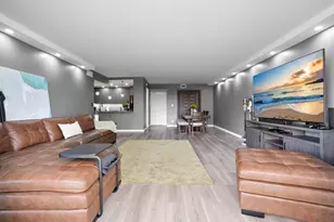 100 Bayview Dr, Sunny Isles Beach, FL 33160 - Photo 10