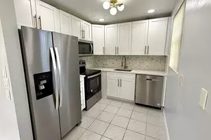 81 Markham E, Deerfield Beach, FL 33442 - Photo 2