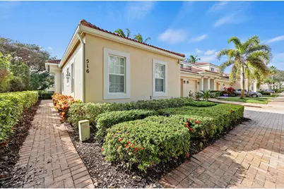 516 Commons Drive, Palm Beach Gardens, FL 33418 - Photo 2