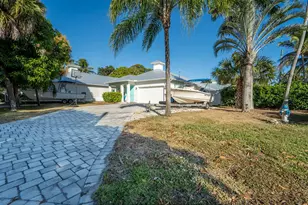 443 SE Dolphin Dr, Stuart, FL 34996 - Photo 2