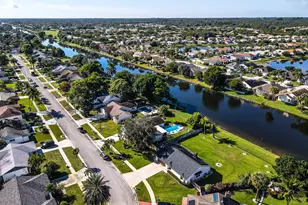 122 Parkwood Dr, Royal Palm Beach, FL 33411 - Photo 16