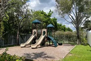 930 Summit Lake Dr, West Palm Beach, FL 33406 - Photo 22