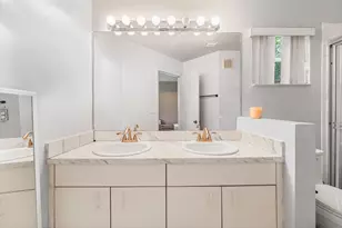 380 SW 122nd Ave, Pembroke Pines, FL 33025 - Photo 14