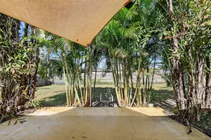 312 Greenbrier Dr, Palm Springs, FL 33461 - Photo 18