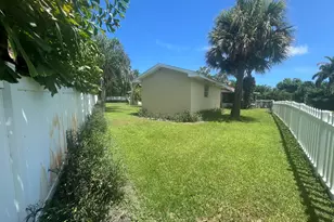 2081 Joy-Rene Ln, North Palm Beach, FL 33408 - Photo 10