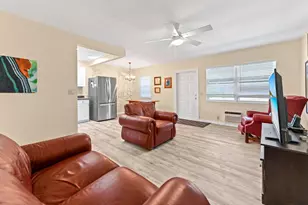 142 Norwich F, West Palm Beach, FL 33417 - Photo 4