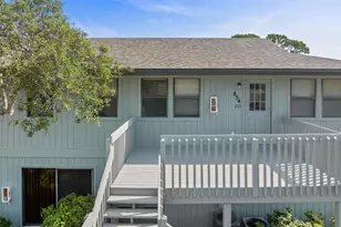 654 Centre Ct SW, Vero Beach, FL 32962 - Photo 2
