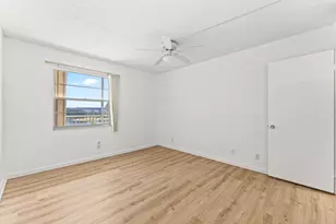 13250 SW 4th Ct, Pembroke Pines, FL 33027 - Photo 18