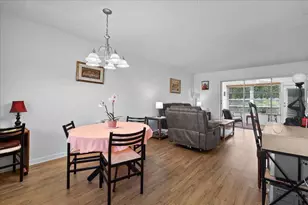 884 Worcester Ln, Lake Worth, FL 33467 - Photo 2