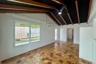 436 Fontana Dr, Palm Springs, FL 33461 - Photo 6