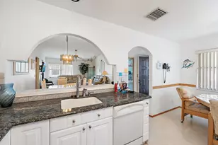 7633 Tahiti Ln, Lake Worth, FL 33467 - Photo 4