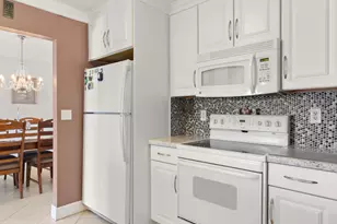 2081 SW 12th Ave, Boynton Beach, FL 33426 - Photo 10