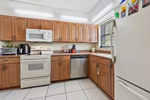 1271 SE Parkview Pl, Stuart, FL 34994 - Photo 4