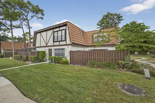 102 Weybridge Cir, Royal Palm Beach, FL 33411 - Photo 2