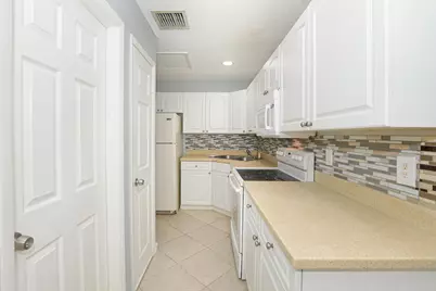 2007 Oleander Boulevard, Unit #B, Fort Pierce, FL 34950 - Photo 10