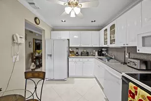 21691 Tall Palm Cir, Boca Raton, FL 33433 - Photo 4