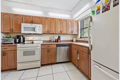 1271 SE Parkview Place, Unit #H11, Stuart, FL 34994 - Photo 4