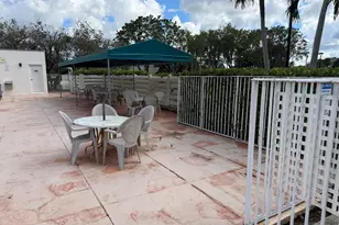 399 Lakeview Dr, Weston, FL 33326 - Photo 30