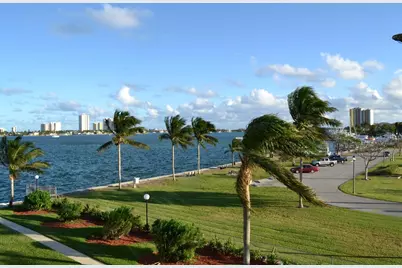 301 Lake Shore Drive, Unit #310, Lake Park, FL 33403 - Photo 4