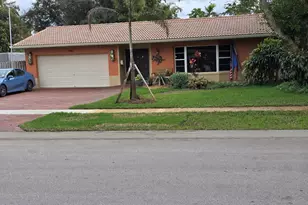 940 SW 69th Ave, Plantation, FL 33317 - Photo 1