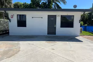 1078 Peak Rd, Lake Worth, FL 33462 - Photo 2